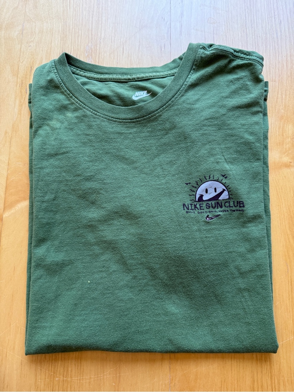 Nike Sun Club Graphic Tee Green Embroidered Logo Casual T-Shirt Unisex